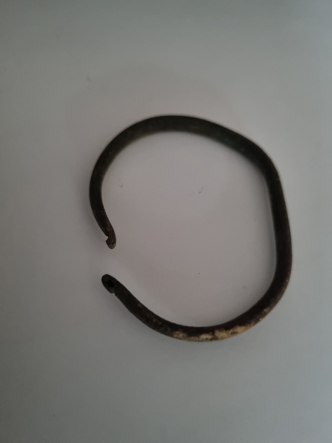 �������