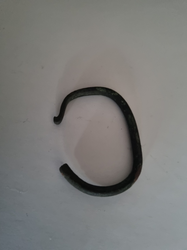 �������